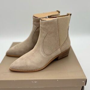 Donald Pliner Women's Gazzi Suede Fashion Boot, Sand, 5